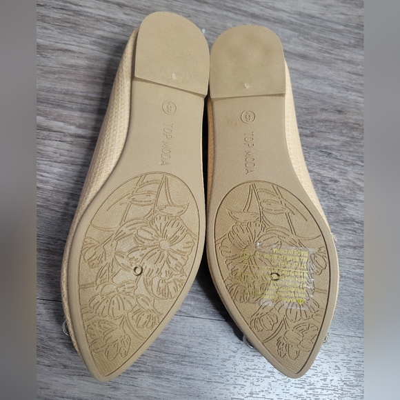 NEW Top Moda Comfort She's Sophisticated Woven Tan Cream & Pearl Buckle Flats 6 - Picture 6 of 13